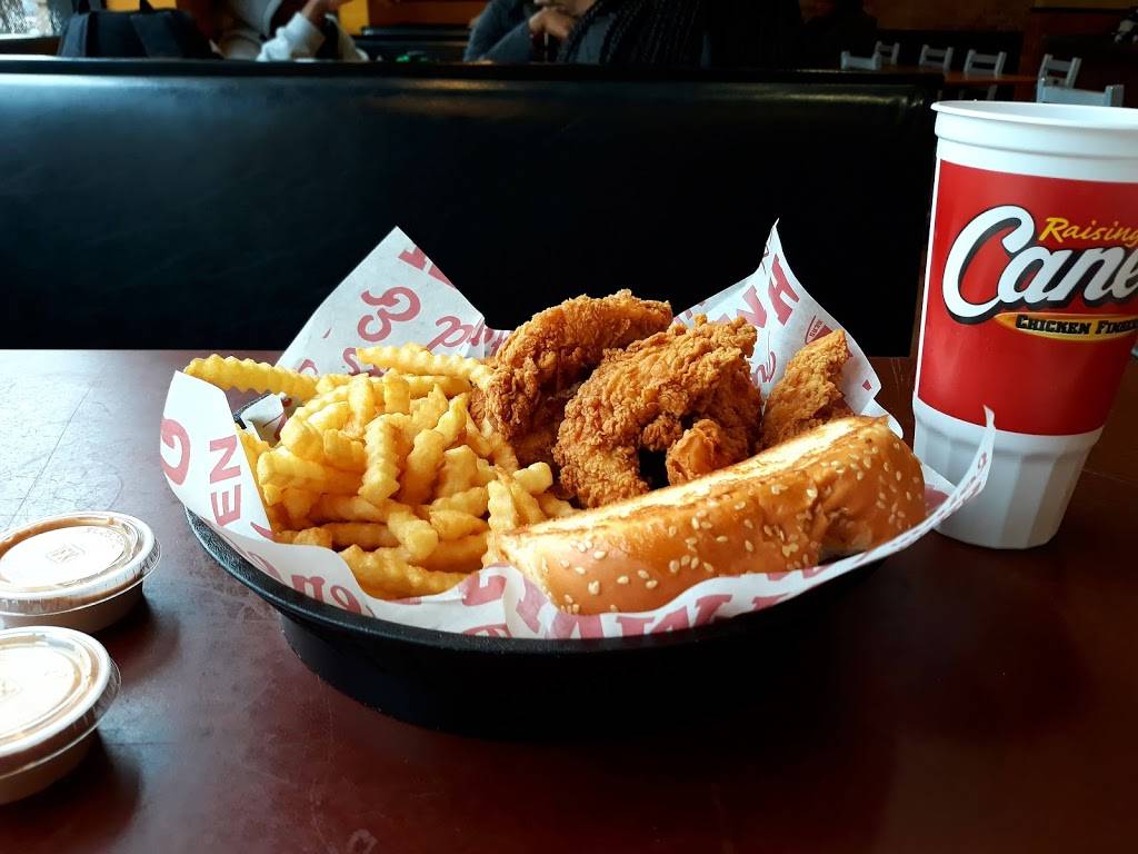 Raising Canes Chicken Fingers | meal takeaway | 949 Commonwealth Avenue, Boston, MA 02215, USA | 6173585932 OR +1 617-358-5932