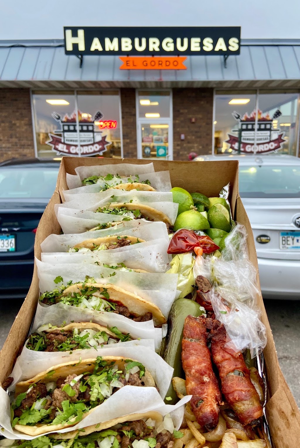 Hamburguesas El Gordo #4 | restaurant | 927 Payne Ave, St Paul, MN 55130, USA | 6513482484 OR +1 651-348-2484