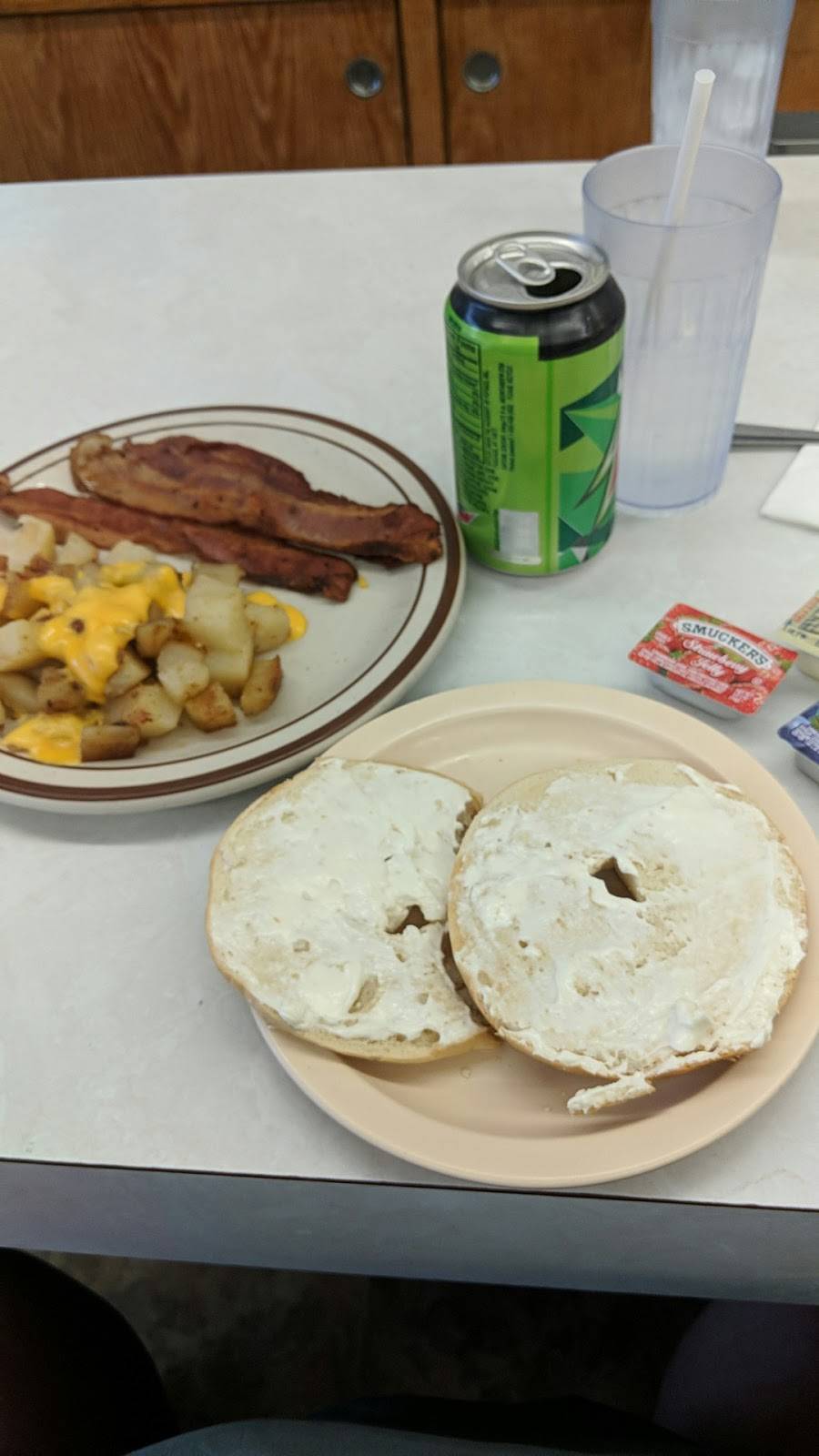 Petri Cafe | cafe | 1416 20th St, Granite City, IL 62040, USA | 6188769443 OR +1 618-876-9443