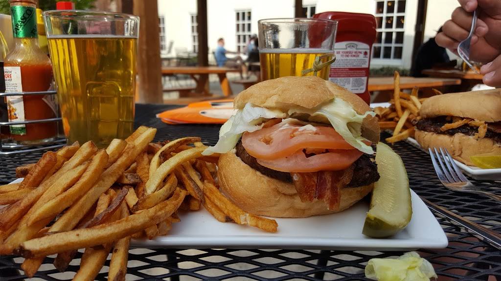 50/50 Taphouse | restaurant | 29 W Cork St, Winchester, VA 22601, USA | 5407734986 OR +1 540-773-4986