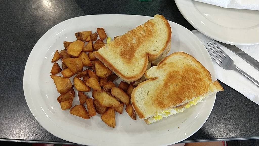 Friendlys | restaurant | 1090 Iyannough Rd, Hyannis, MA 02601, USA | 5087718145 OR +1 508-771-8145