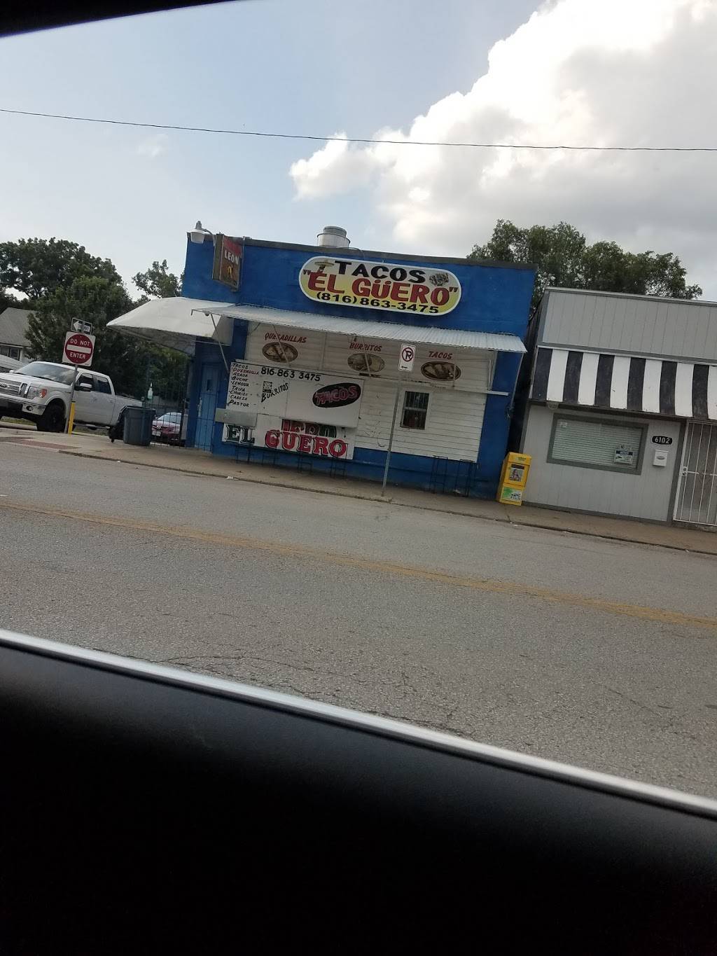 Tacos El Guero taco shop | restaurant | 6100 St John Ave #1924, Kansas City, MO 64123, USA | 8168633475 OR +1 816-863-3475