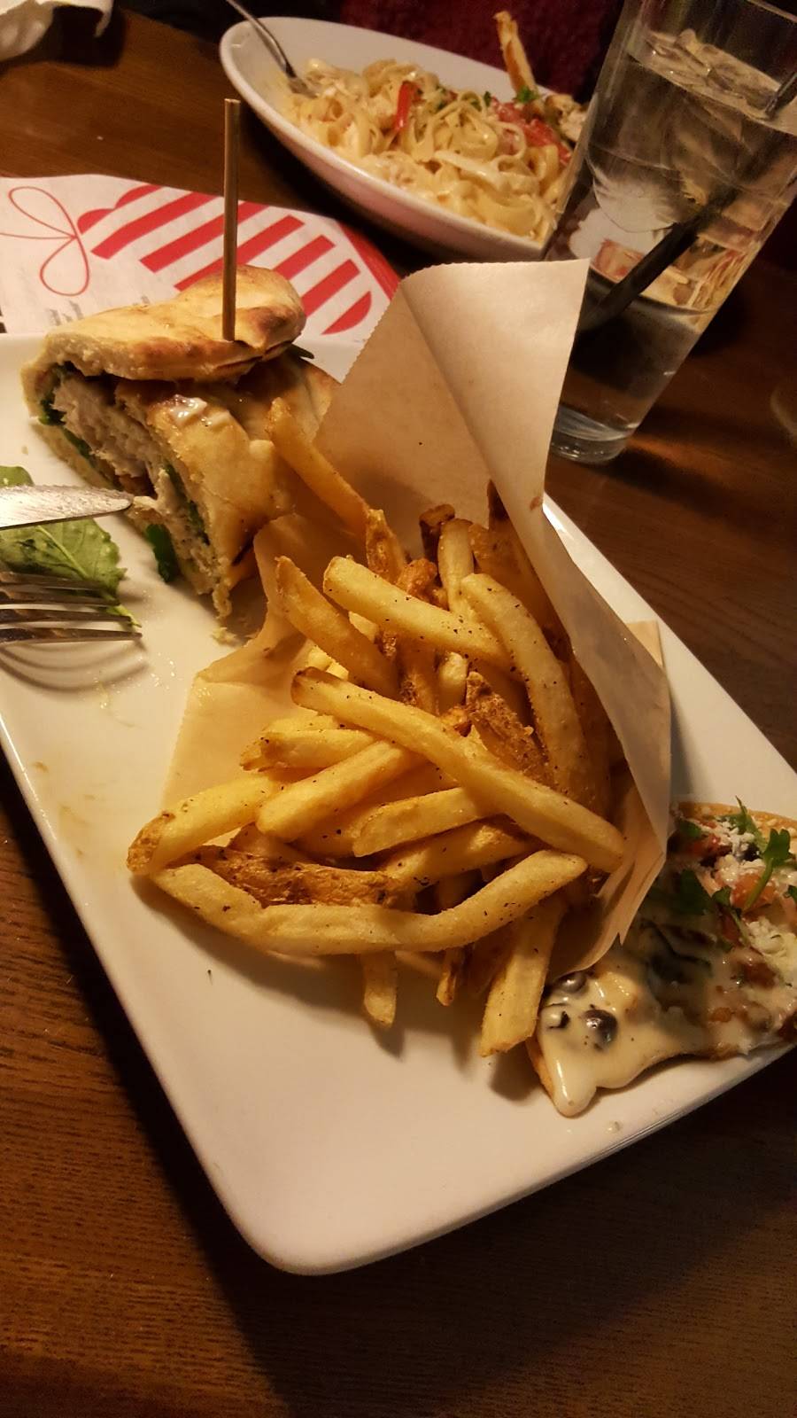 TGI Fridays | restaurant | 4650 King St, Alexandria, VA 22302, USA | 7039314100 OR +1 703-931-4100