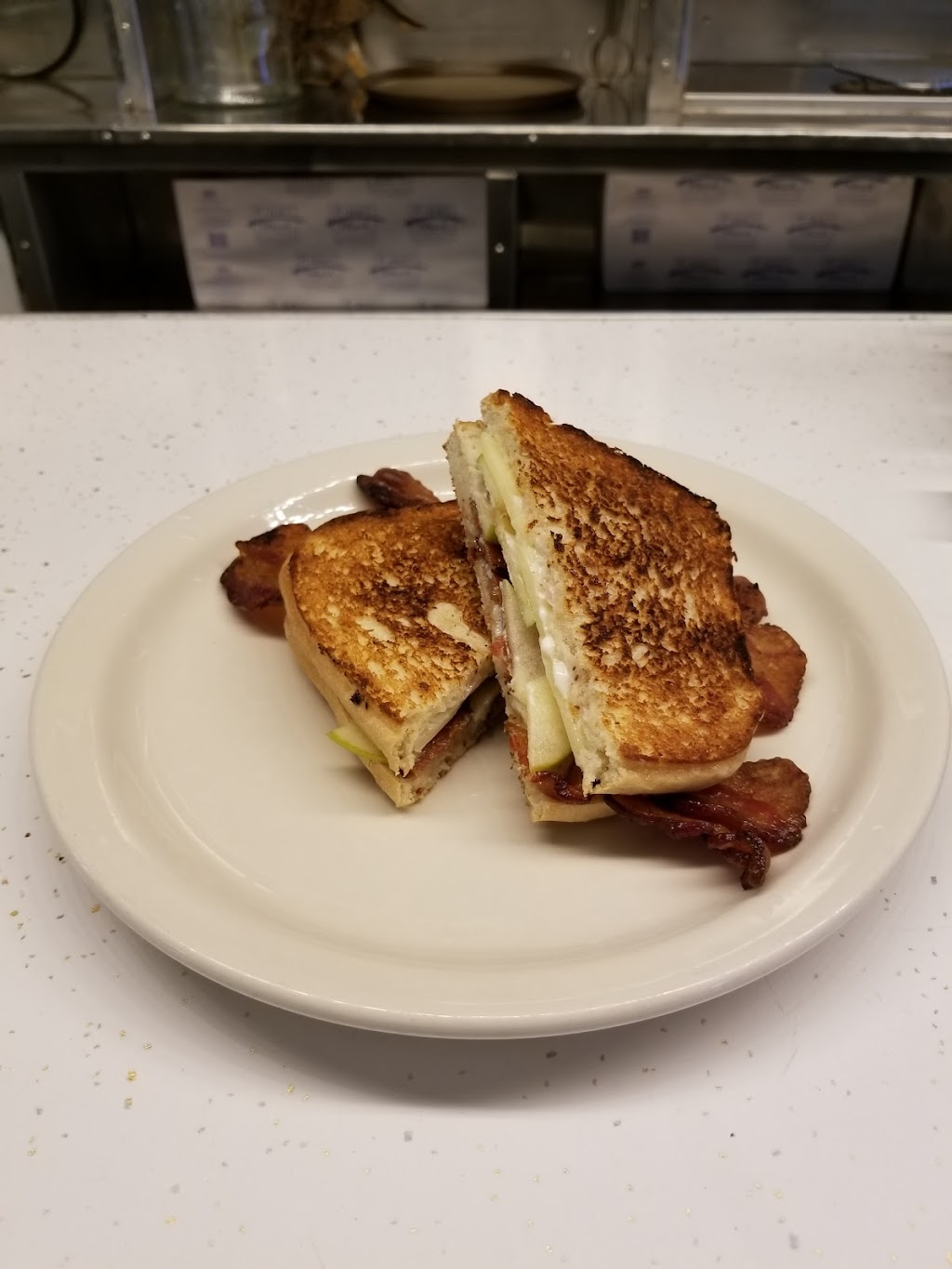 Don and Nancy’s Cafe LLC | cafe | 124 N Main St, Canton, IL 61520, USA | 3094357005 OR +1 309-435-7005