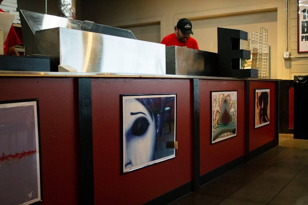 Stone Thrown Pizzeria | restaurant | 3980 Center Point Rd NE, Cedar Rapids, IA 52402, USA | 3192002056 OR +1 319-200-2056