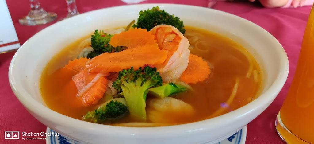 Sorn Thai Restaurant | restaurant | 2550 Yonge St, Toronto, ON M4P 2J2, Canada | 4163223563 OR +1 416-322-3563