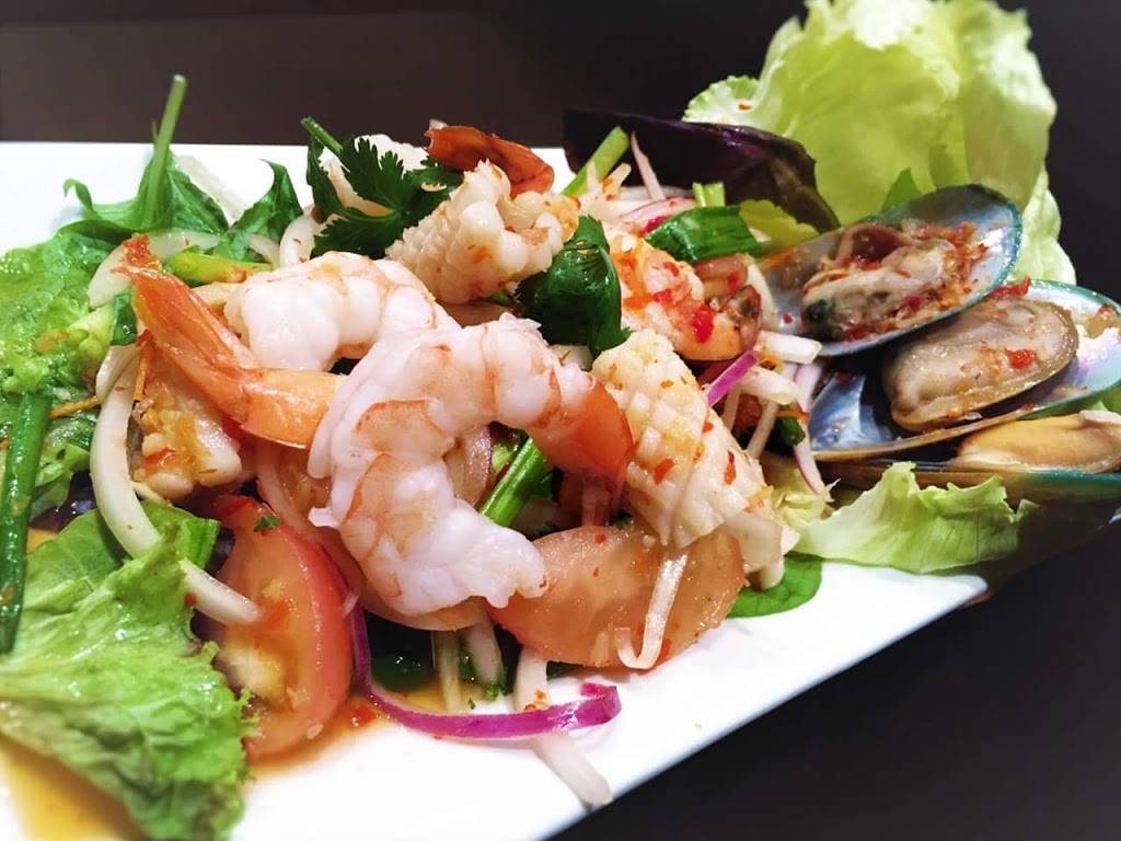 Thai Bistro & Sushi Bar | restaurant | 7 S Delaware Ave, Mason City, IA 50401, USA | 6412018216 OR +1 641-201-8216