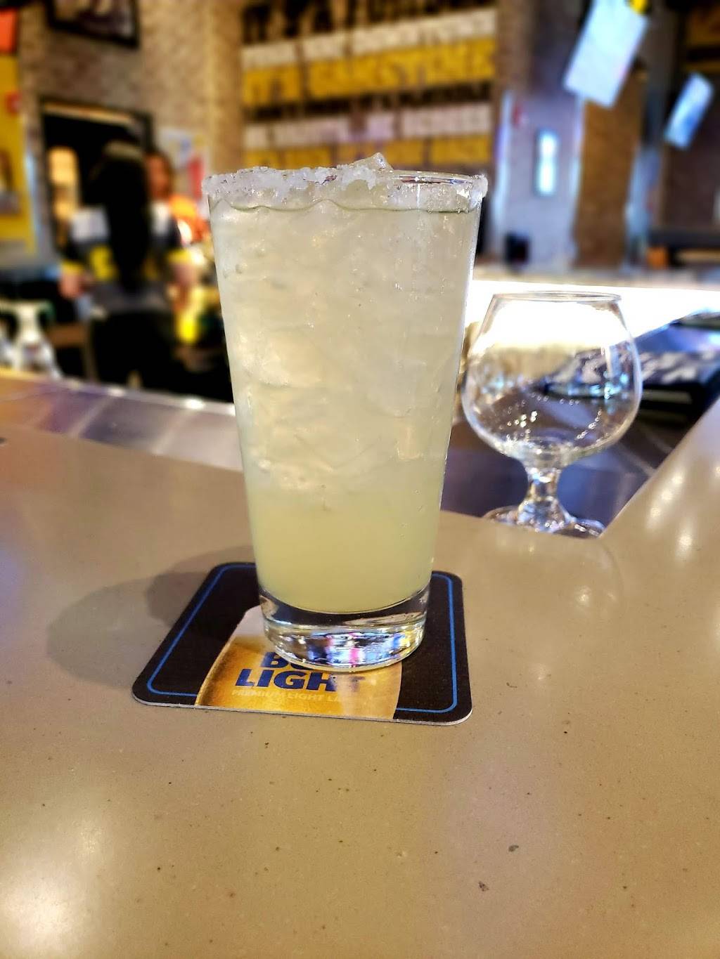 Buffalo Wild Wings | restaurant | 1630 Ritchie Station Ct, Walker Mill, MD 20743, USA | 3013244870 OR +1 301-324-4870