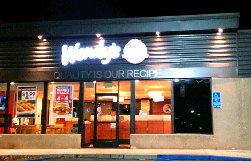 Wendys | restaurant | 1737 17th St, Santa Ana, CA 92705, USA | 7148340562 OR +1 714-834-0562