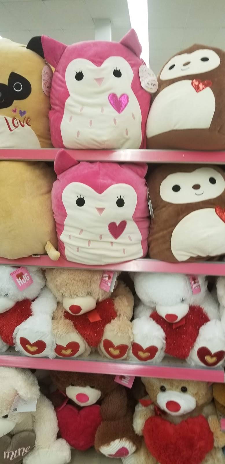 Young Circle Shopping Center | shopping mall | 100-1735 E Young Cir, Hollywood, FL 33020, USA | 3059471664 OR +1 305-947-1664