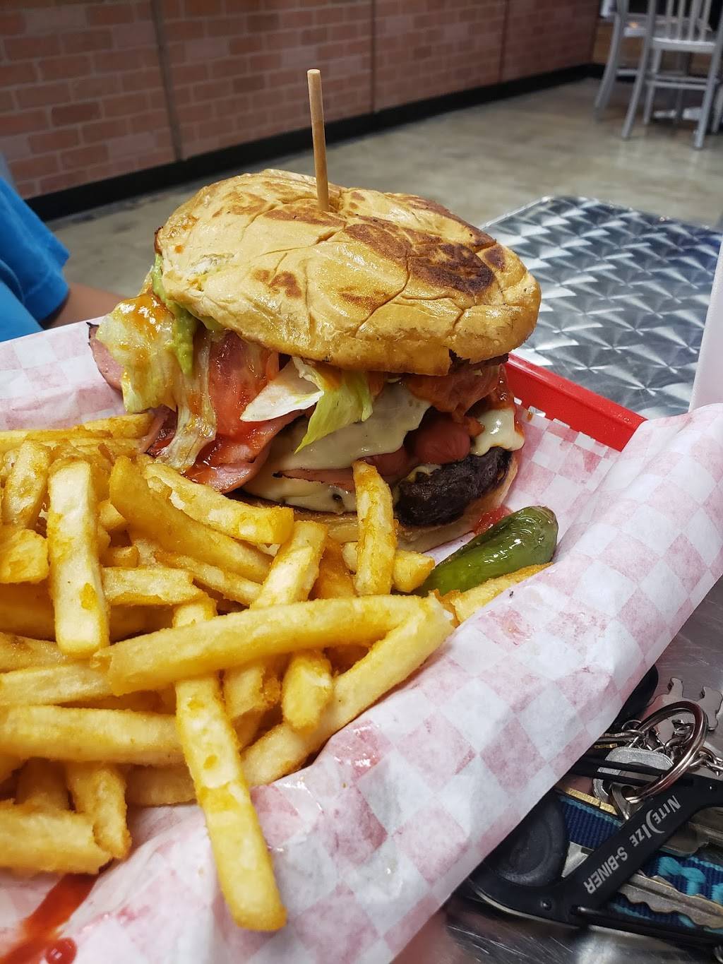 El bombon | restaurant | 1082 Havana St, Aurora, CO 80010, USA | 7205351041 OR +1 720-535-1041