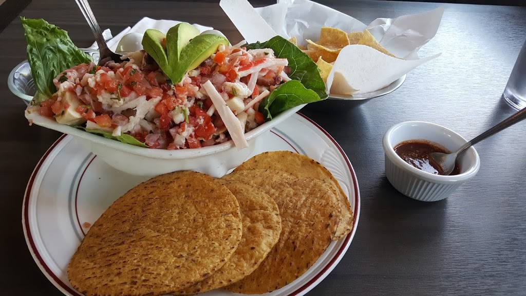 7 Mares Family Restaurant | restaurant | 12215 Paramount Blvd, Downey, CA 90242, USA | 5629233704 OR +1 562-923-3704