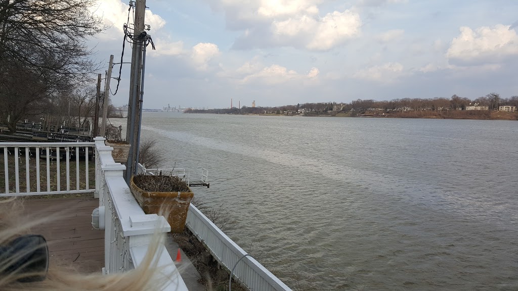 Maumee River Yacht Club | restaurant | 2735 Broadway St, Toledo, OH 43609, USA | 4193823625 OR +1 419-382-3625