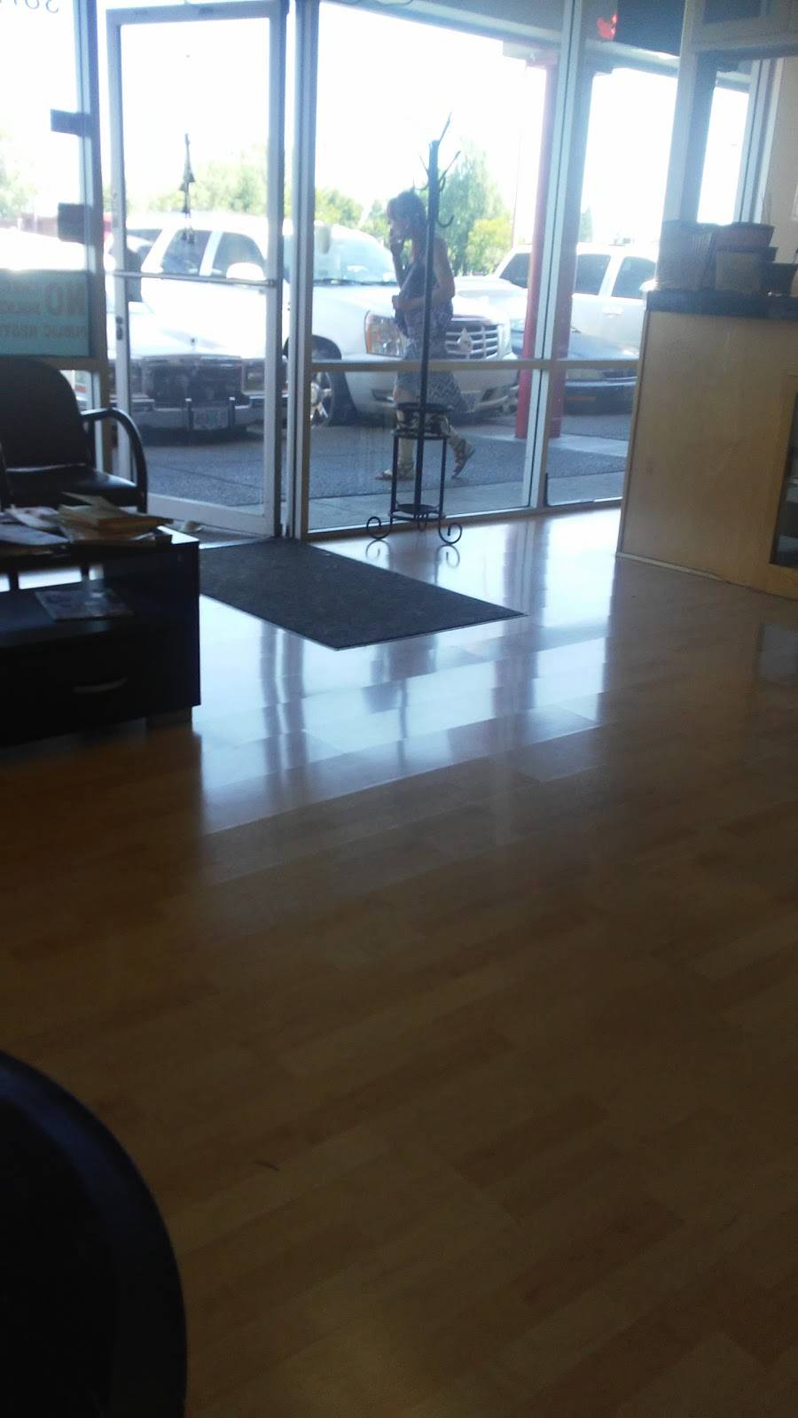 Giorgios Bar & Grill | restaurant | 3866 Center St NE, Salem, OR 97301, USA | 5033632888 OR +1 503-363-2888