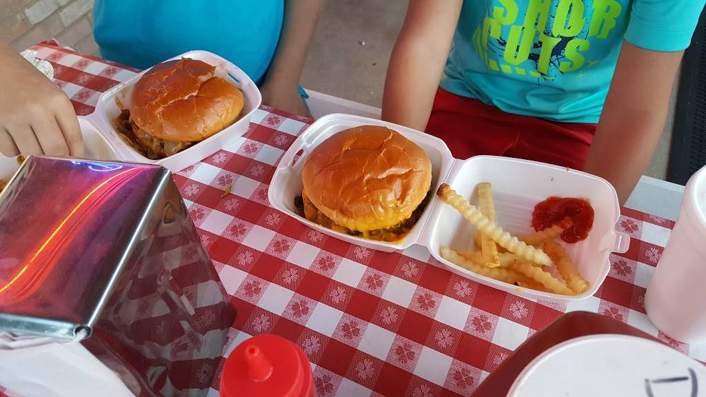 Mandinos | restaurant | 406 N Lake Ave, Twin Lakes, WI 53181, USA | 2628773647 OR +1 262-877-3647