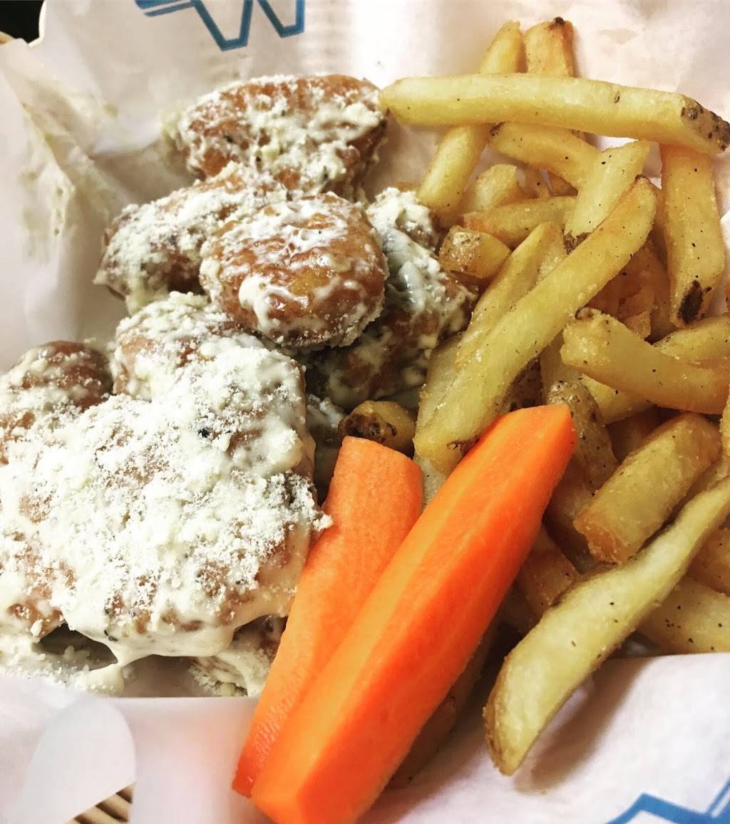 Wild Wing | restaurant | 2051 Winston Park Dr, Oakville, ON L6H 6P5, Canada | 2896442443 OR +1 289-644-2443