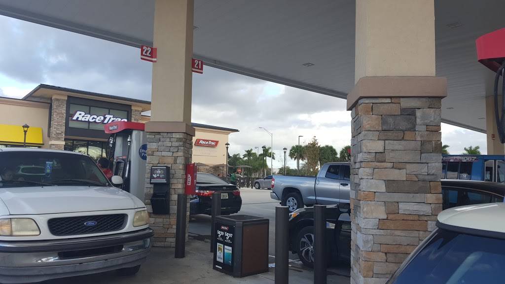 RaceTrac | bakery | 14201 NW 57th Ave, Opa-locka, FL 33054, USA | 3056859410 OR +1 305-685-9410