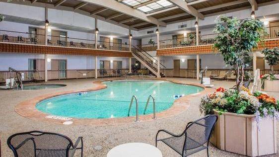 Quality Inn & Suites Downtown | restaurant | 321 S Washington St, Green Bay, WI 54301, USA | 9203281074 OR +1 920-328-1074