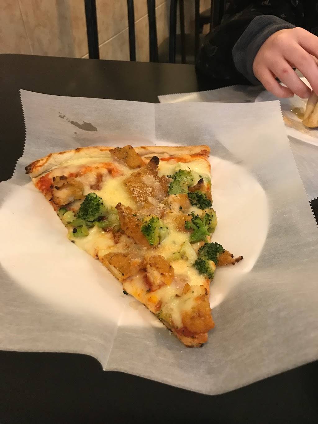 WB Pizza Restaurant | restaurant | 57-27 61st St, Maspeth, NY 11378, USA | 7183269597 OR +1 718-326-9597