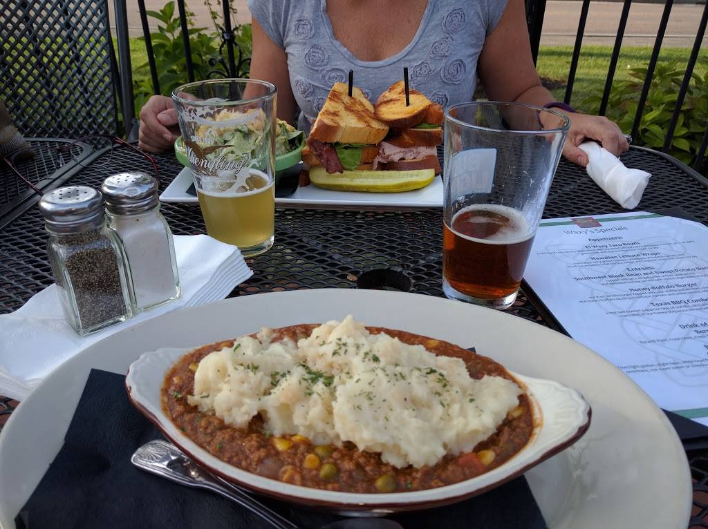 Waxy OConnors Irish Pub | restaurant | 121 Main St, Foxborough, MA 02035, USA | 5086989299 OR +1 508-698-9299