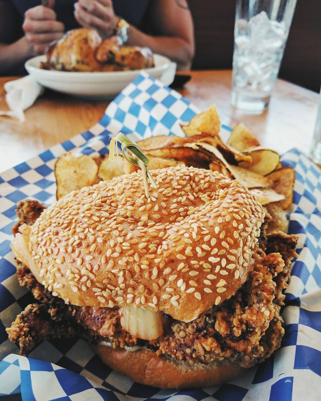 Hunter and Charlies | restaurant | 1050 Vine St, Los Angeles, CA 90038, USA | 3238484790 OR +1 323-848-4790