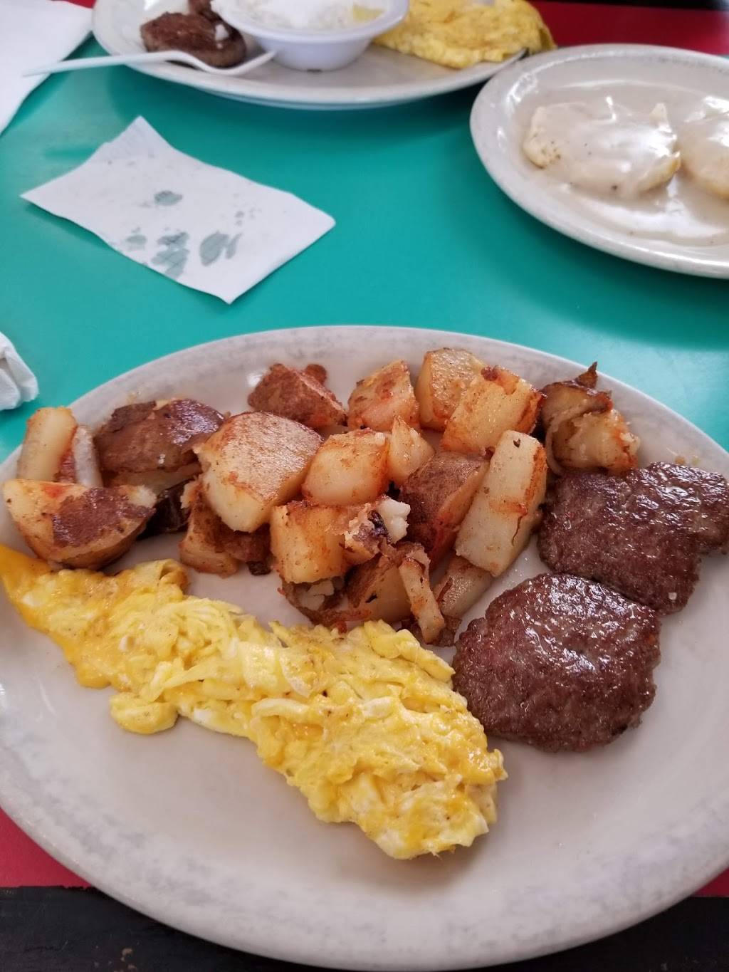 Mackies Kitchen | restaurant | 275 Riverside Dr, Bassett, VA 24055, USA | 2766270156 OR +1 276-627-0156