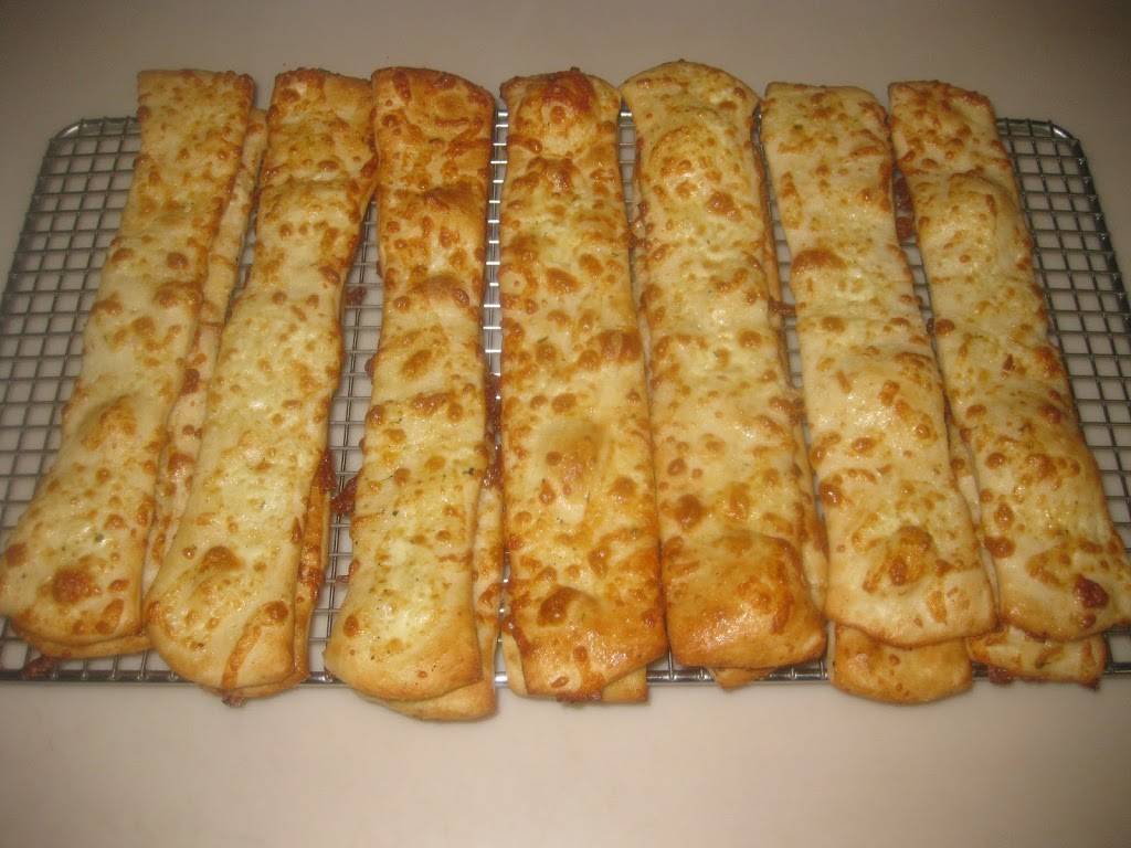 Pizzaway | restaurant | 2430 Dougall Ave, Windsor, ON N8X 1T2, Canada | 5192507770 OR +1 519-250-7770