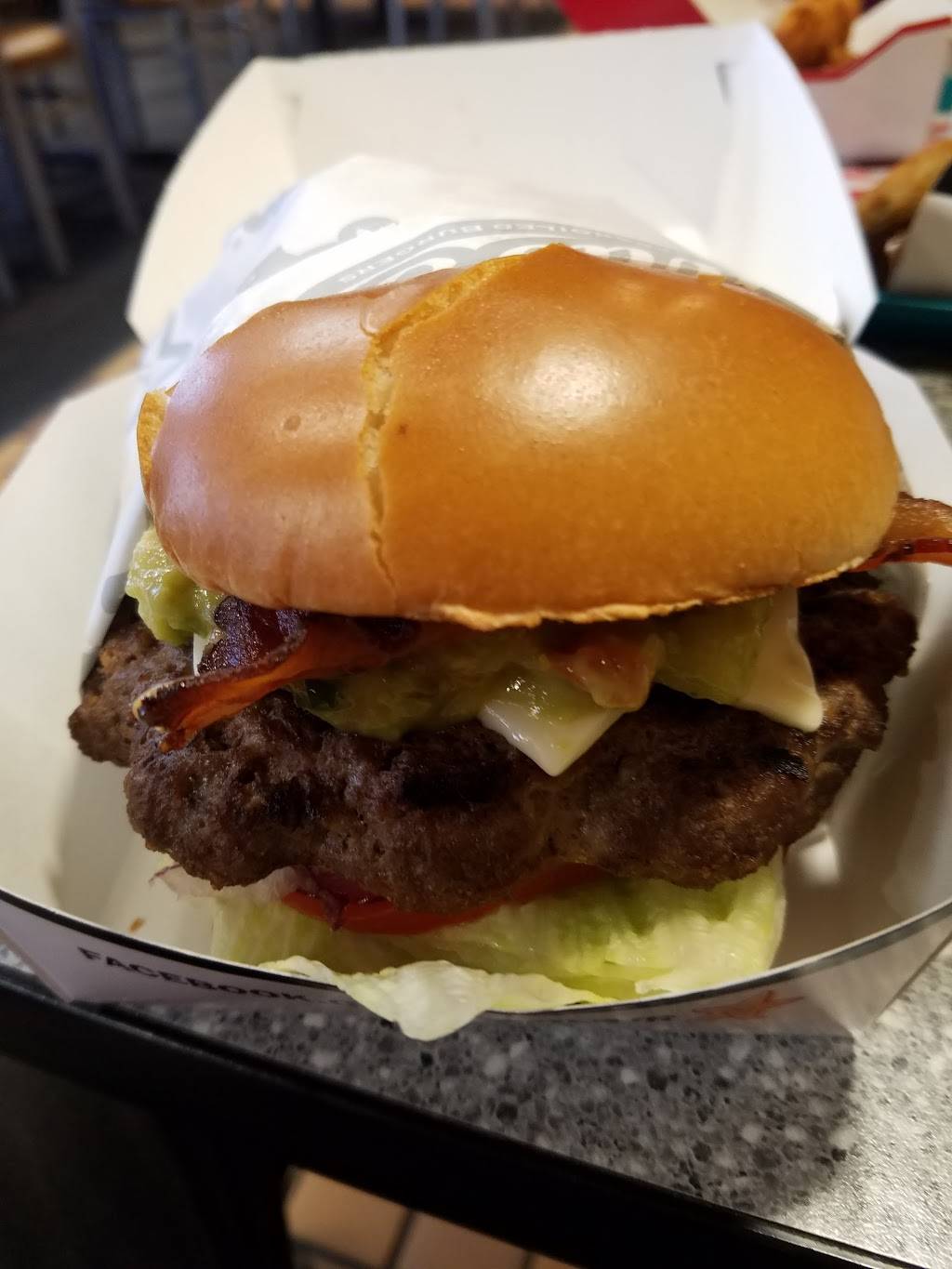 Carls Jr. | restaurant | 3816 S Sepulveda Blvd, Culver City, CA 90230, USA | 3103974119 OR +1 310-397-4119