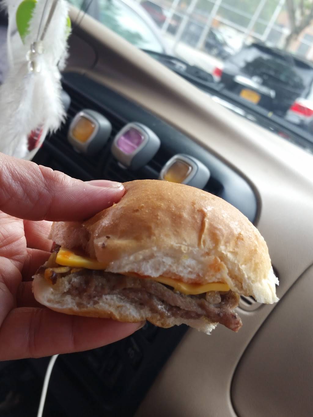 White Castle | restaurant | 550 E Fordham Rd, Bronx, NY 10458, USA | 7185845310 OR +1 718-584-5310