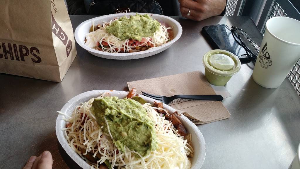 Chipotle Mexican Grill | restaurant | 751 S Perryville Rd, Rockford, IL 61108, USA | 8153978688 OR +1 815-397-8688