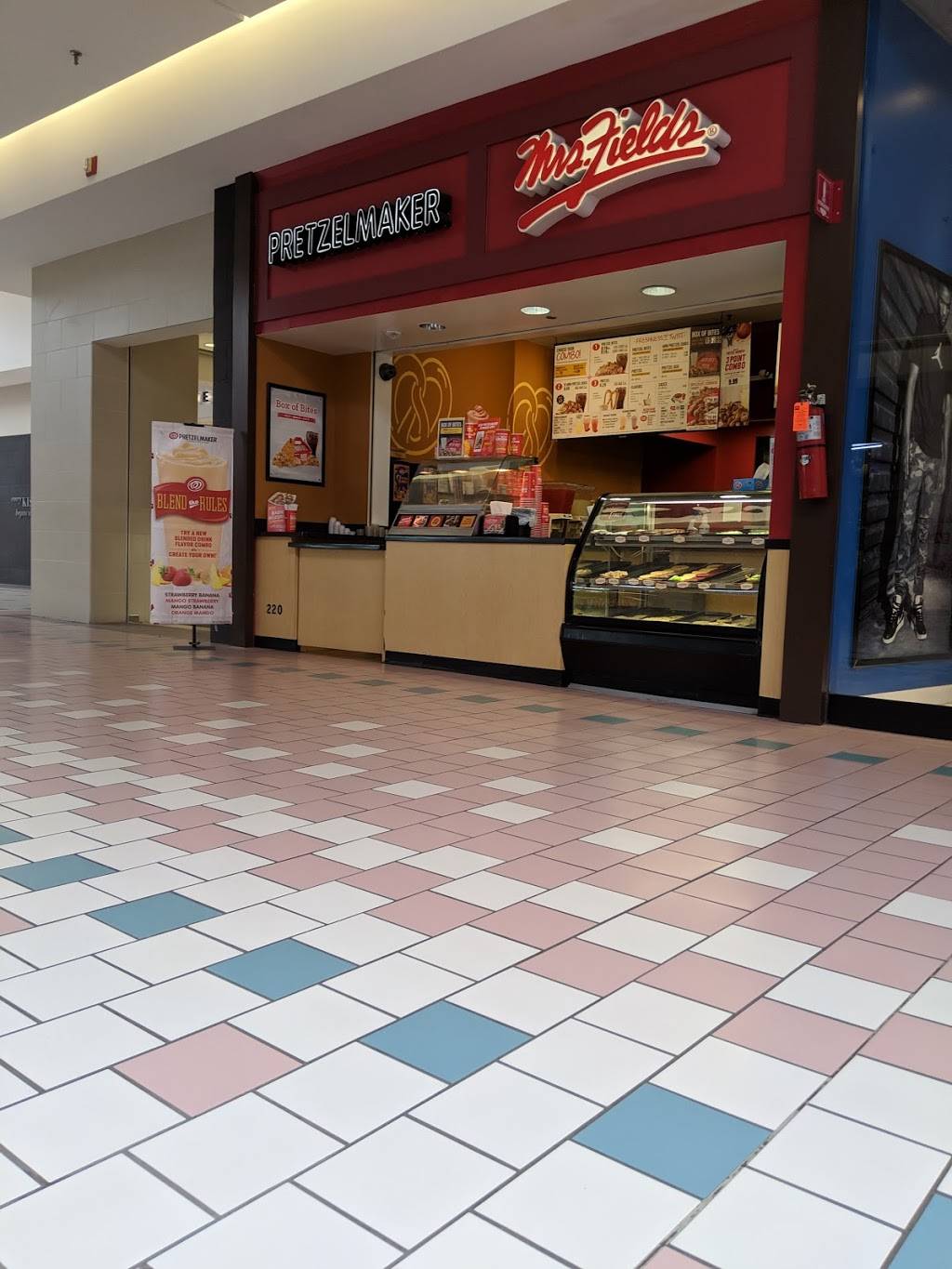 Pretzelmaker | restaurant | 220 Miracle Mile Dr, Rochester, NY 14623, USA | 5854244841 OR +1 585-424-4841