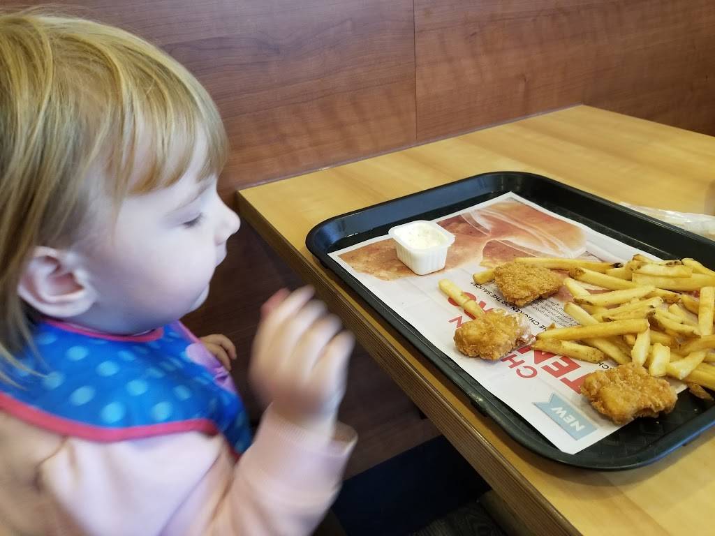 Wendys | restaurant | 2907 Navarre Ave, Oregon, OH 43616, USA | 4196985206 OR +1 419-698-5206