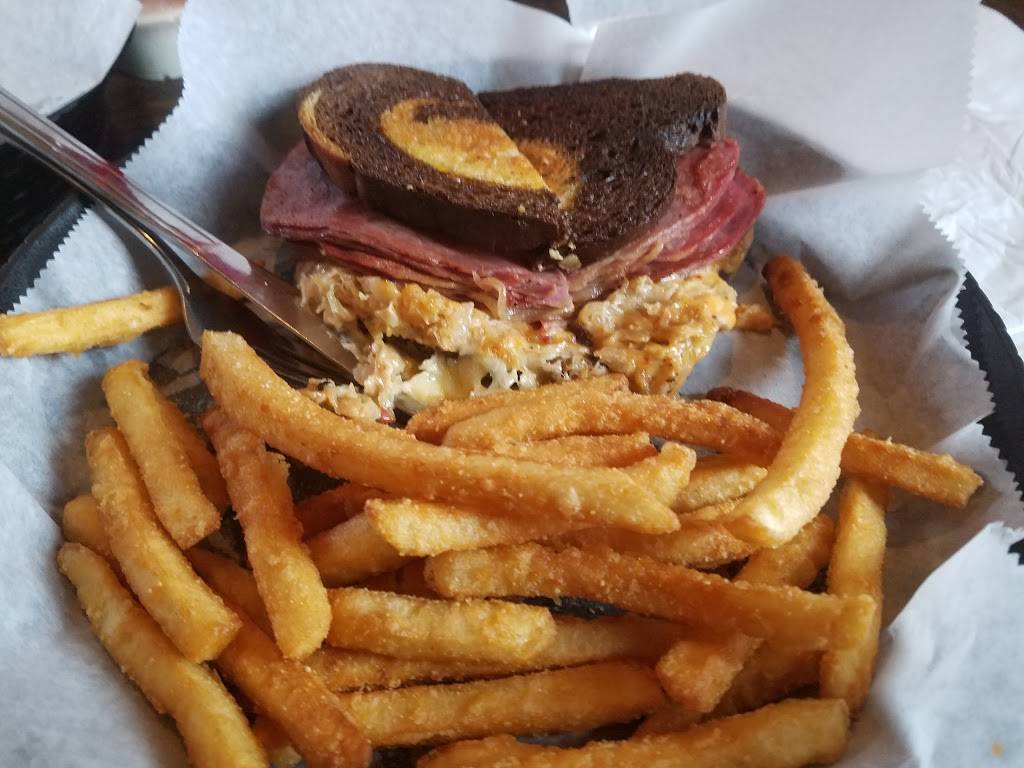 Cabin Fever Bar & Grill | restaurant | 5220 Trompeter Rd, Peru, IL 61354, USA | 8152241099 OR +1 815-224-1099