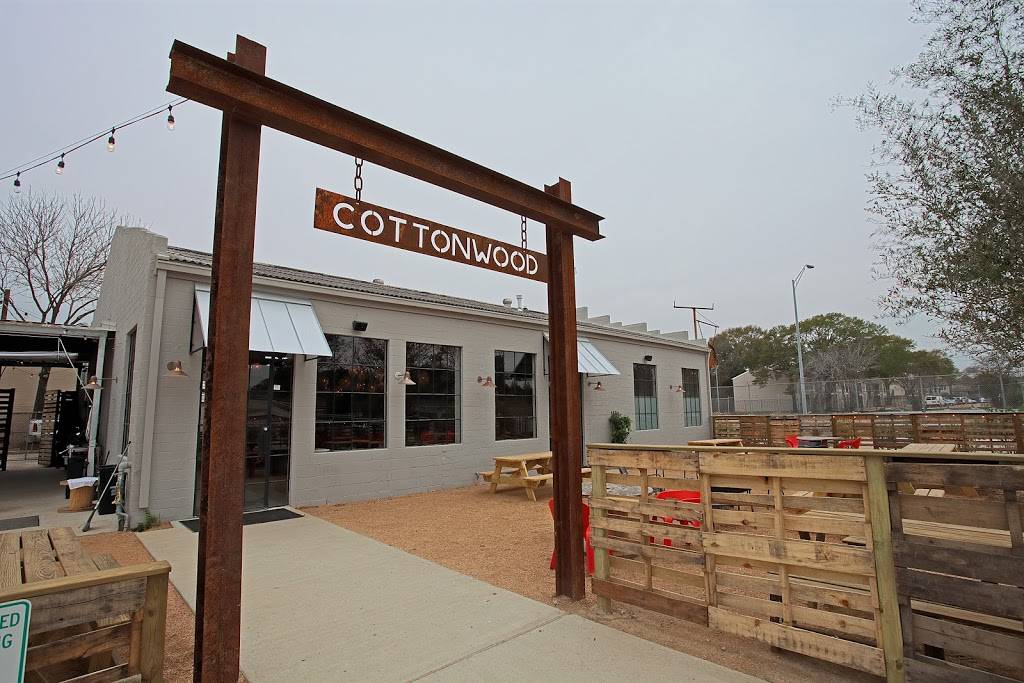 Cottonwood | restaurant | 3422 N Shepherd Dr, Houston, TX 77018, USA | 7138020410 OR +1 713-802-0410