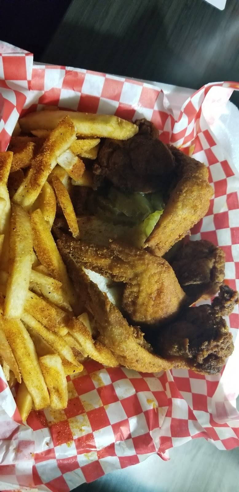 Helens Hot Chicken | restaurant | 1915 Gallatin Pike N #105, Madison, TN 37115, USA | 6152398502 OR +1 615-239-8502