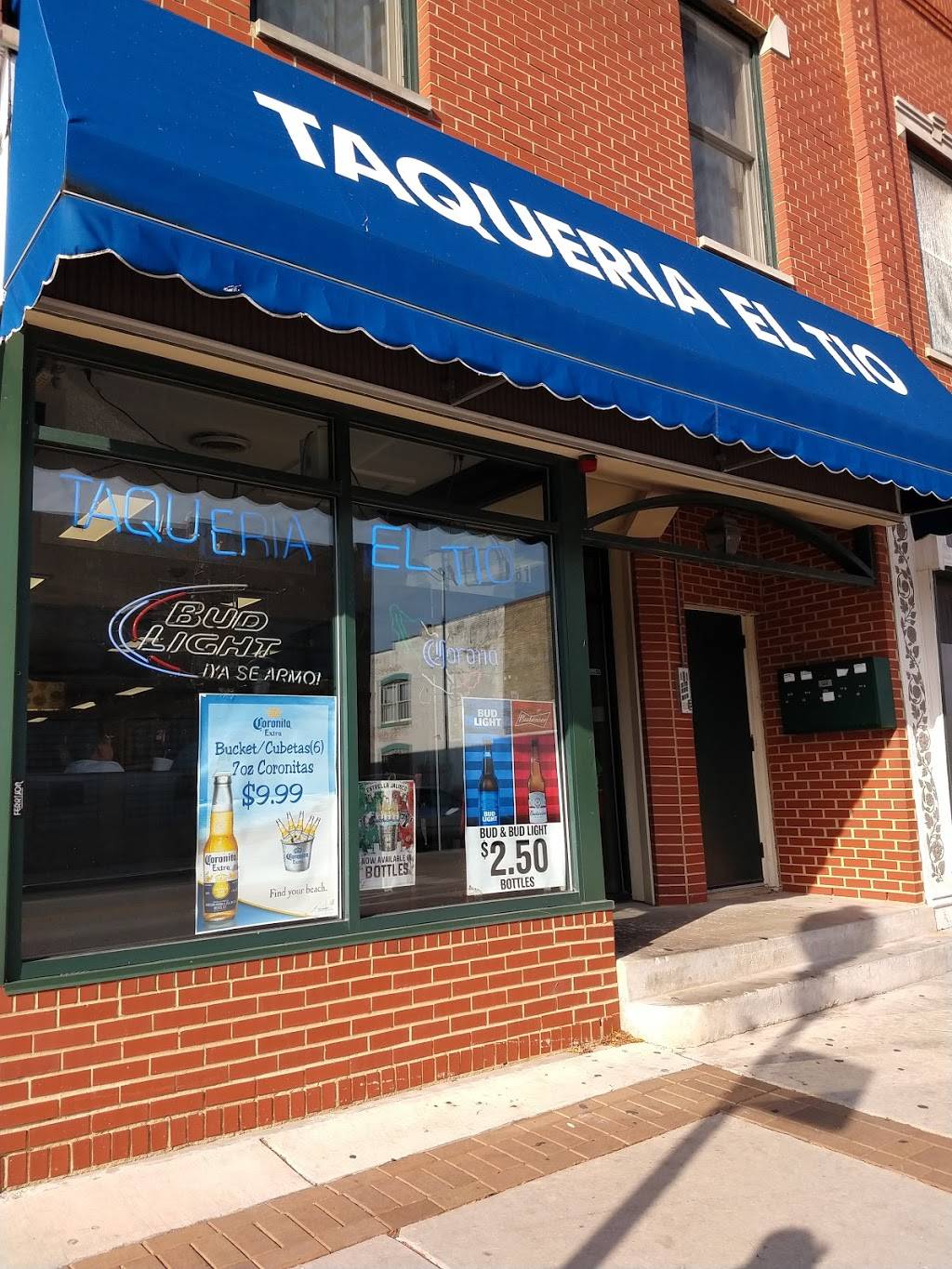 Taqueria El Tio | restaurant | 81 S River St, Aurora, IL 60506, USA | 6308446603 OR +1 630-844-6603