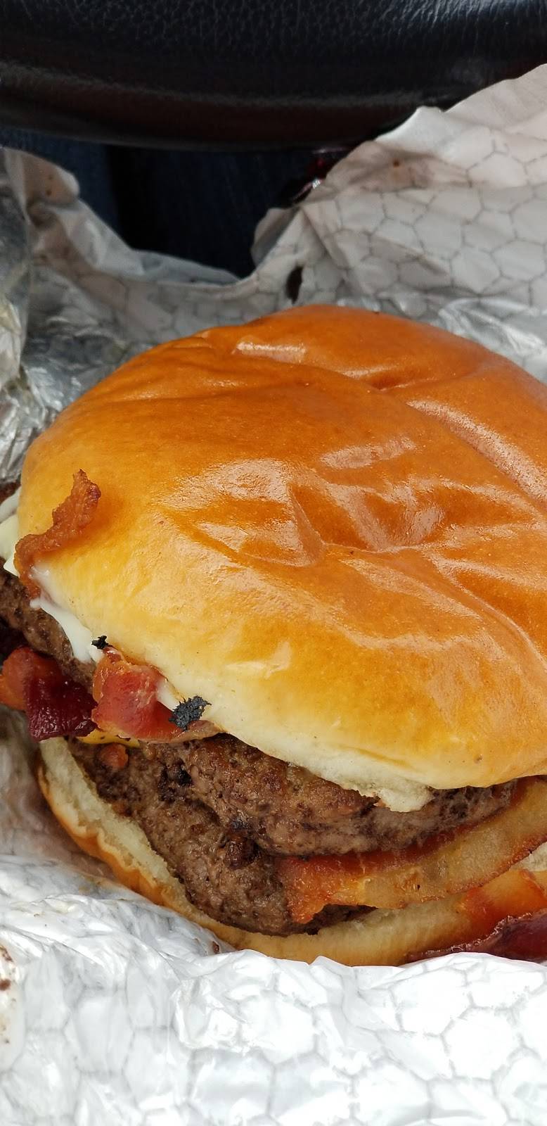 Wendys | restaurant | 558 Griswold Rd, Elyria, OH 44035, USA | 4403288015 OR +1 440-328-8015