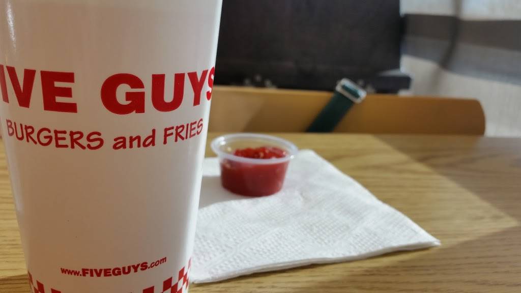 Five Guys | meal takeaway | 9484 E 22nd St #110, Tucson, AZ 85710, USA | 5207513832 OR +1 520-751-3832