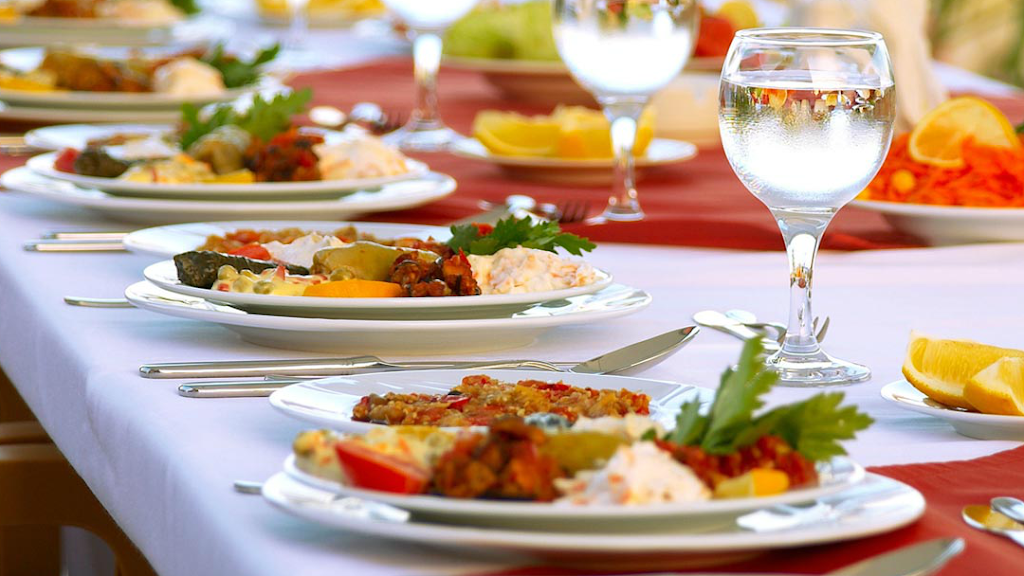 Singhs Cafe | restaurant | 312 Washington St, Wellesley Hills, MA 02481, USA | 7812351666 OR +1 781-235-1666