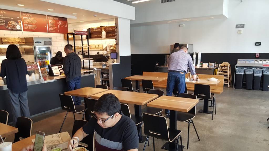 Chipotle Mexican Grill | restaurant | 2025 Wilshire Blvd, Santa Monica, CA 90403, USA | 3104530057 OR +1 310-453-0057