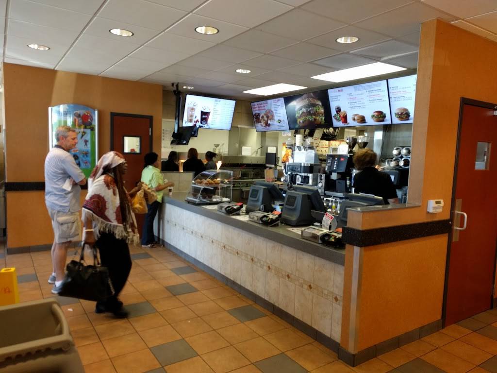 McDonalds | cafe | 4910 N Market St, Champaign, IL 61822, USA | 2176437918 OR +1 217-643-7918