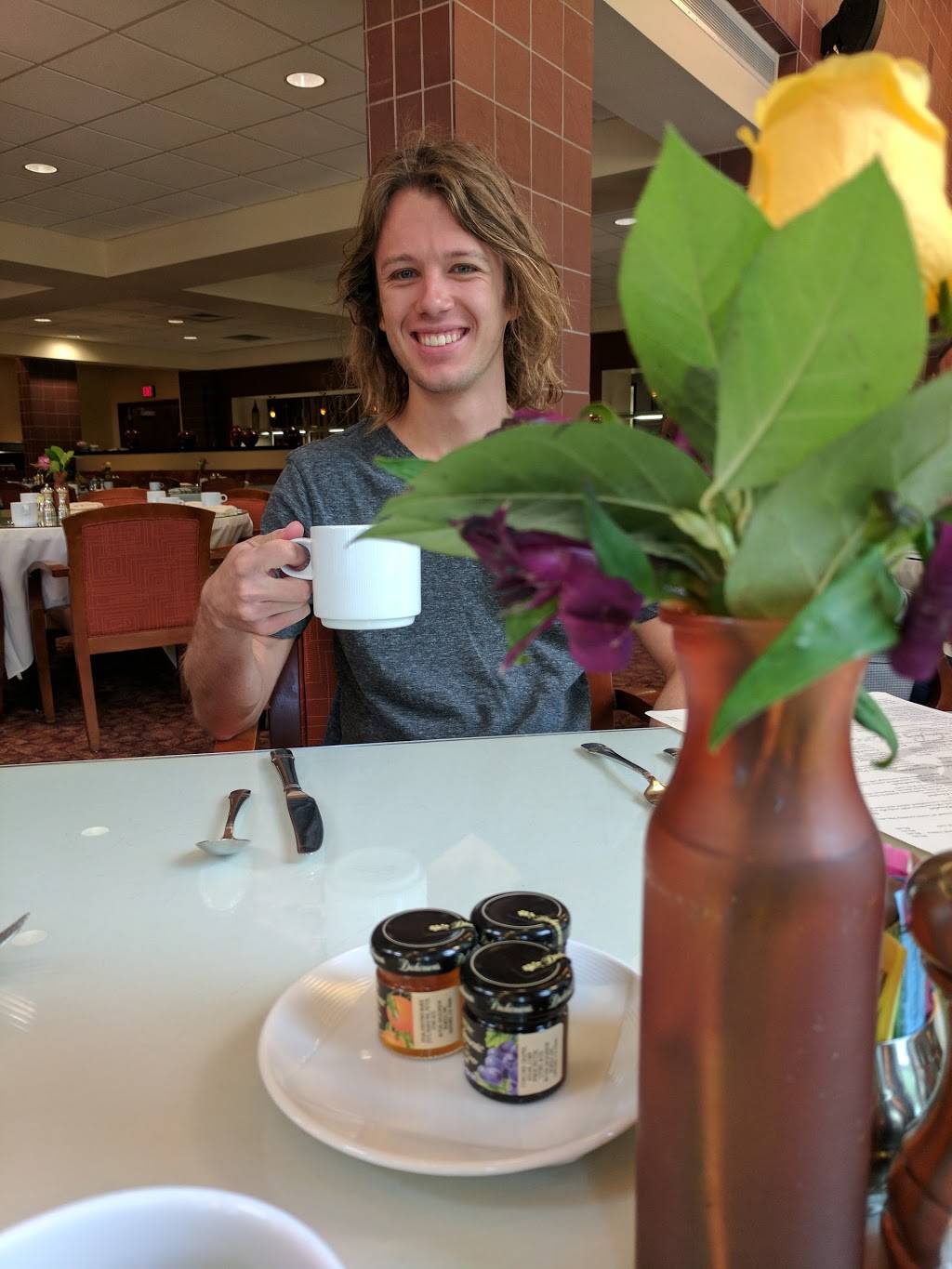 Bistro 2110 At the Blackwell | restaurant | 2110 Tuttle Park Pl, Columbus, OH 43210, USA | 6142472110 OR +1 614-247-2110