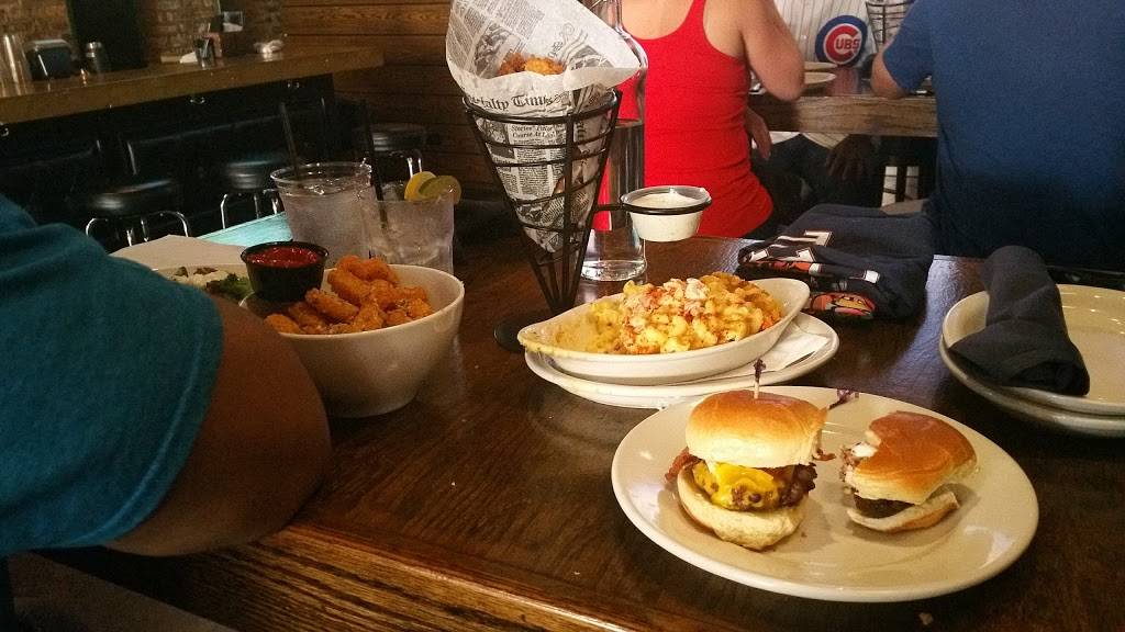 Woodhaven Bar & Kitchen | restaurant | 712 N Clark St, Chicago, IL 60654, USA | 3126249008 OR +1 312-624-9008