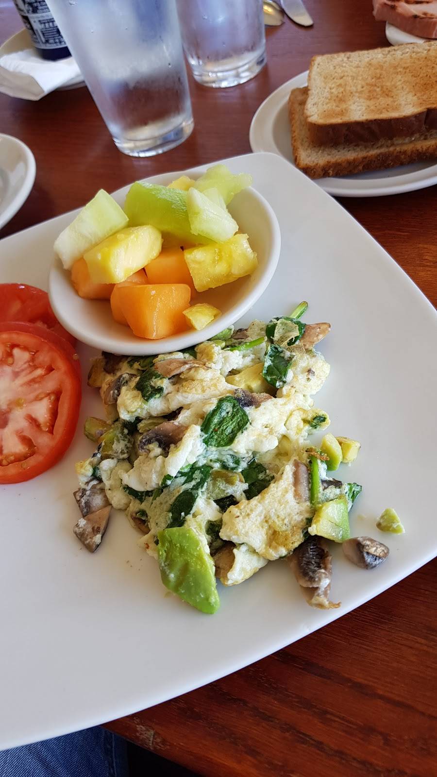 Golden Basket Restaurant | restaurant | 2 W Naperville Rd #1, Westmont, IL 60559, USA | 6309600626 OR +1 630-960-0626