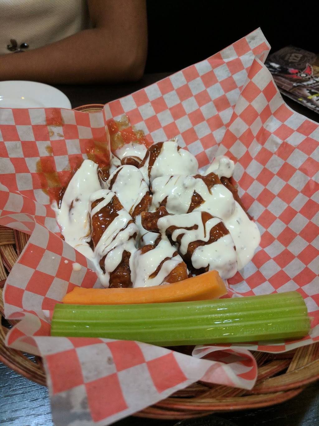 Wow! Wing House | restaurant | 550 Finch Ave, Pickering, ON L1V 0B2, Canada | 9054201414 OR +1 905-420-1414