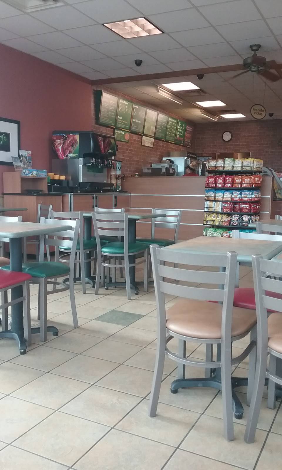 Subway | restaurant | 828 W Wolf St US41 &, IN-154, Sullivan, IN 47882, USA | 8122687827 OR +1 812-268-7827