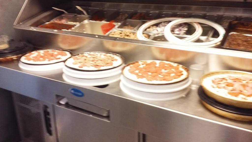 Pizza Hut | restaurant | 6557 Broadway Ave, Cleveland, OH 44105, USA | 2168838583 OR +1 216-883-8583