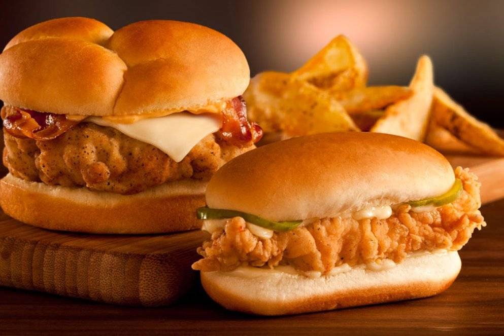 KFC | meal delivery | 1 Richmond Blvd, Napanee, ON K7R 3M8, Canada | 6133544344 OR +1 613-354-4344