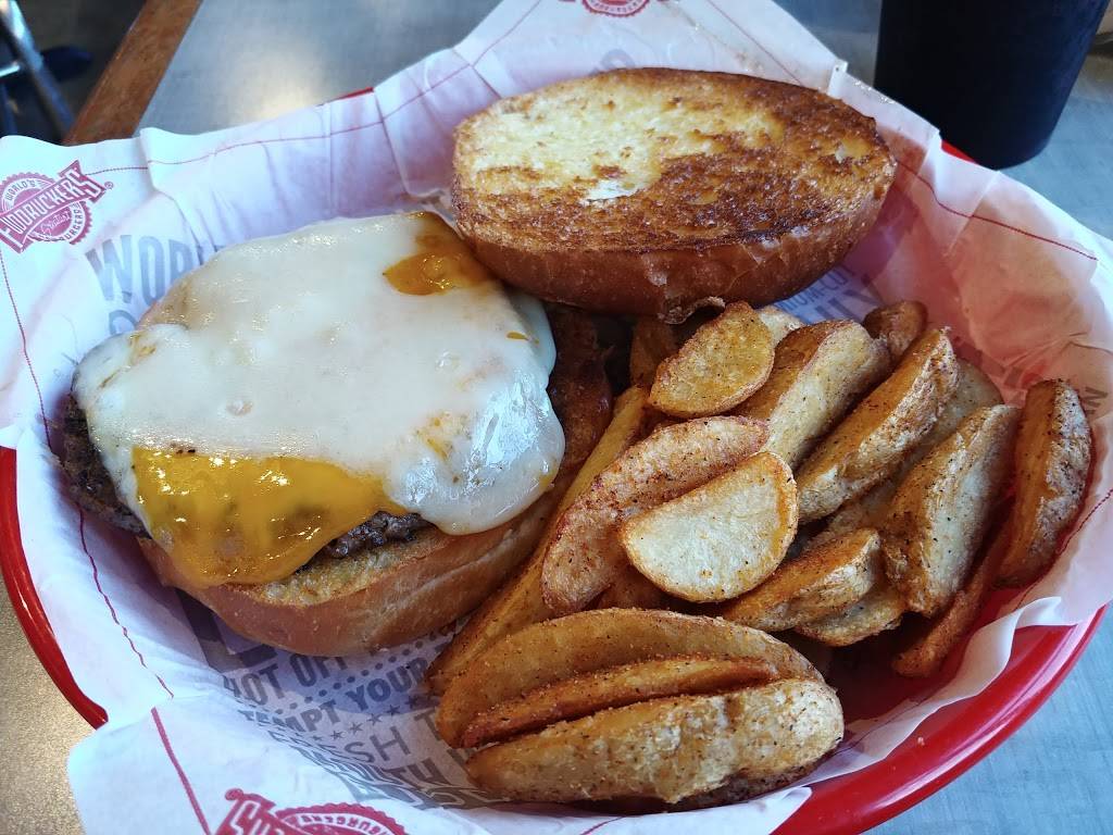 Fuddruckers | restaurant | 1740 Travis Blvd, Fairfield, CA 94533, USA | 7074292337 OR +1 707-429-2337