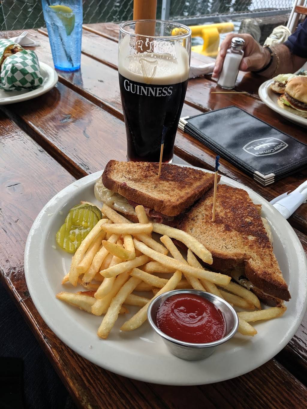 Paddy Coynes Irish Pub | restaurant | 2801 Alaskan Way #103, Seattle, WA 98121, USA | 2067378891 OR +1 206-737-8891